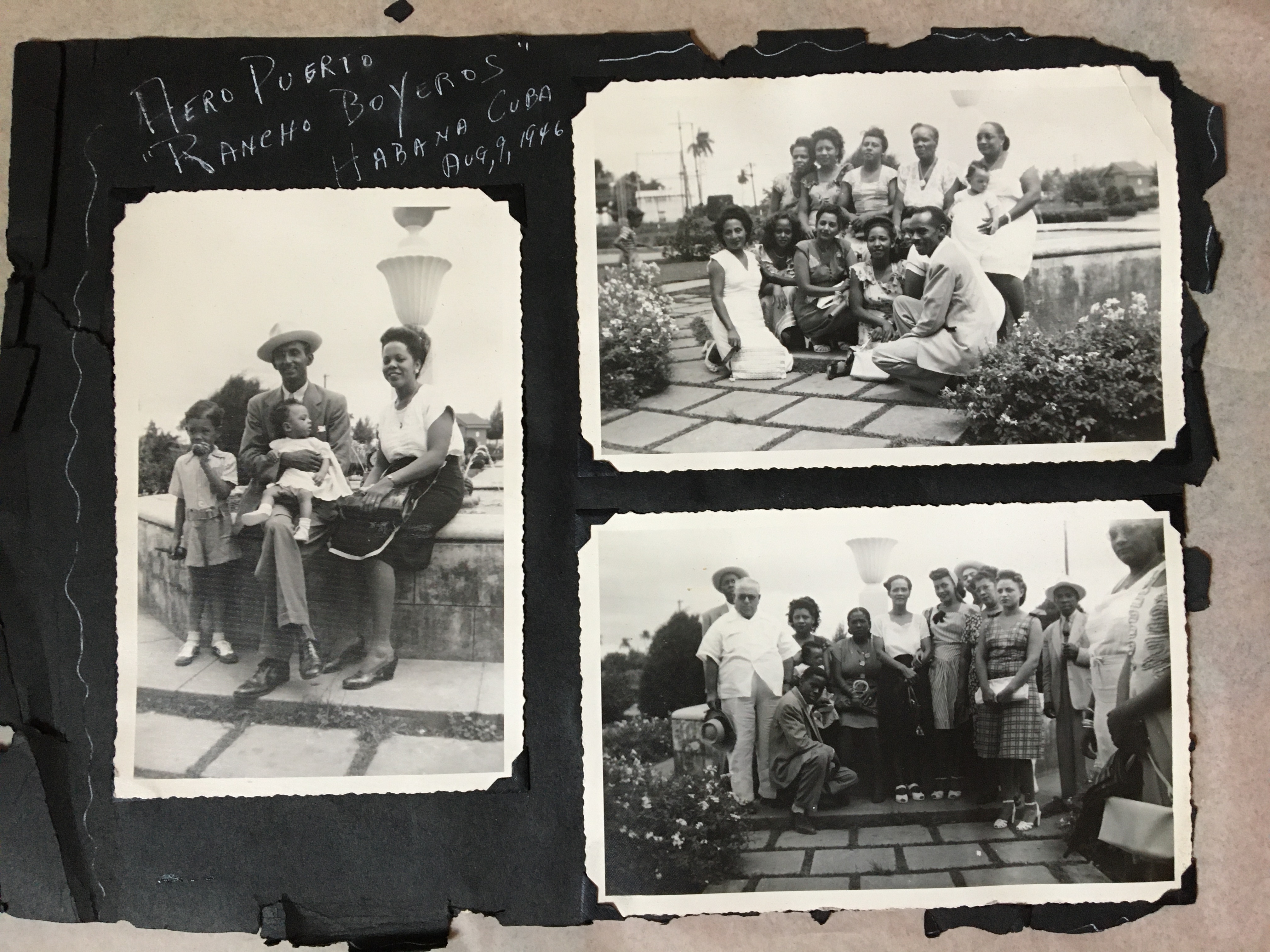 Fotografía sobre papel negro de un álbum de fotos de los años cuarenta que perteneció a la familia afrocubana Grillo.